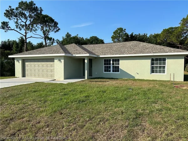 $1,800 | 4605 Whiting Drive, Sebring, FL 33870