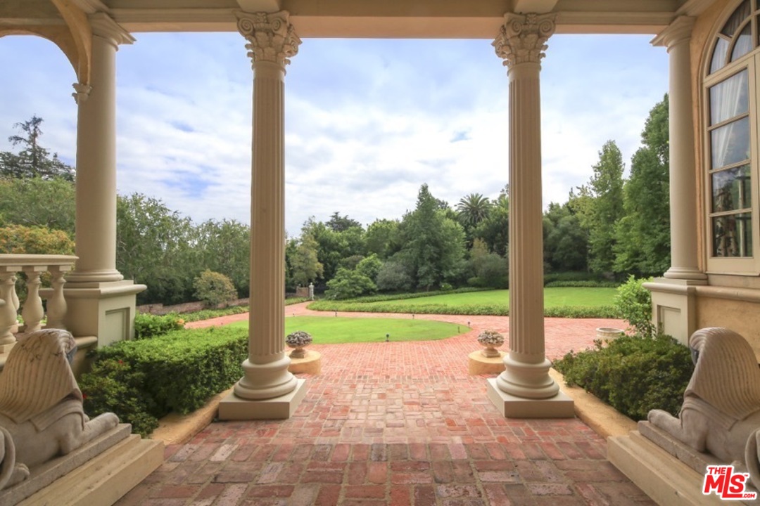 10445 Bellagio Road Los Angeles, CA 90077 - Photo 4 of 13 Gallery Image 4
