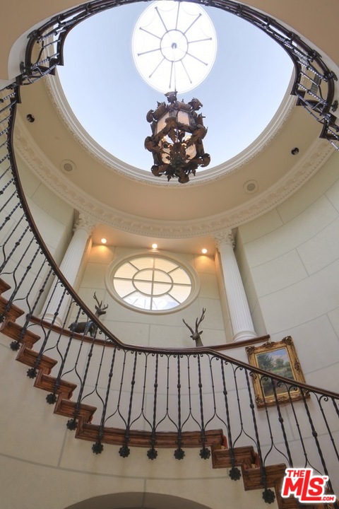 10445 Bellagio Road Los Angeles, CA 90077 - Photo 6 of 13 Gallery Image 6