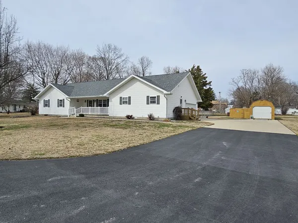 $285,000 | 204 Greenwalt Street, Wayne City, IL 62895