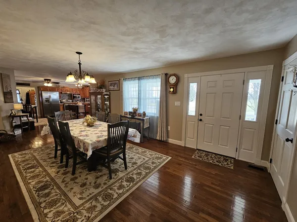 $285,000 | 204 Greenwalt Street, Wayne City, IL 62895