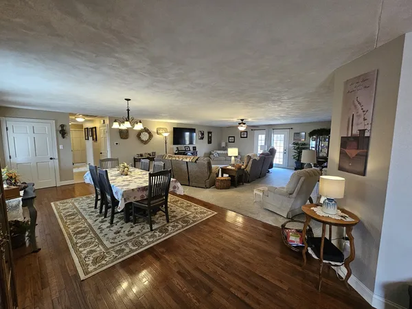 $285,000 | 204 Greenwalt Street, Wayne City, IL 62895