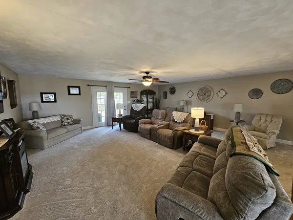 $285,000 | 204 Greenwalt Street, Wayne City, IL 62895