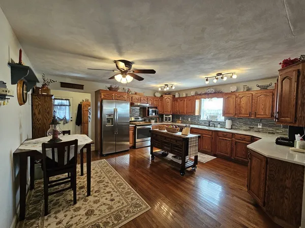 $285,000 | 204 Greenwalt Street, Wayne City, IL 62895