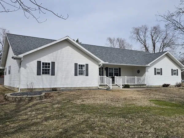 $285,000 | 204 Greenwalt Street, Wayne City, IL 62895