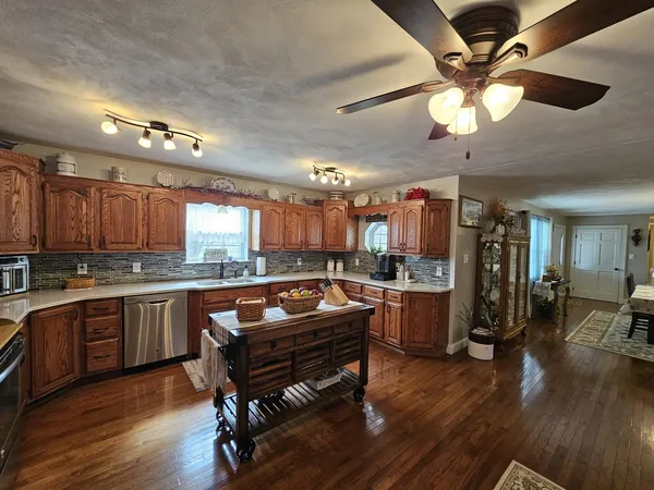 $285,000 | 204 Greenwalt Street, Wayne City, IL 62895