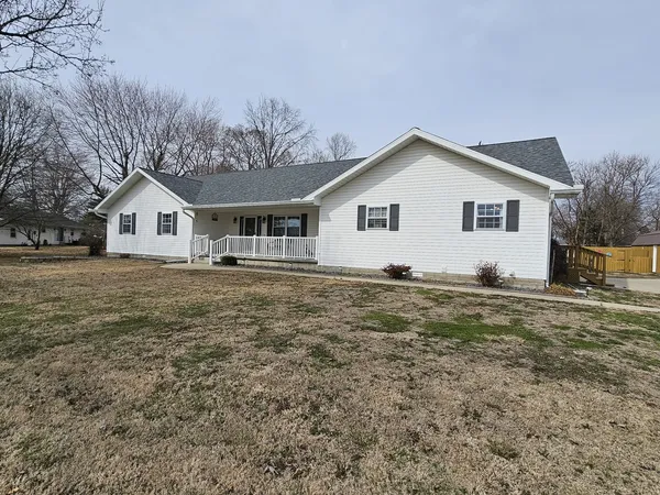 $285,000 | 204 Greenwalt Street, Wayne City, IL 62895