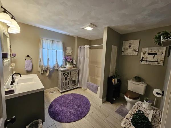 $285,000 | 204 Greenwalt Street, Wayne City, IL 62895