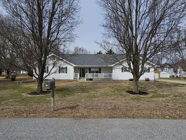 $285,000 | 204 Greenwalt Street, Wayne City, IL 62895