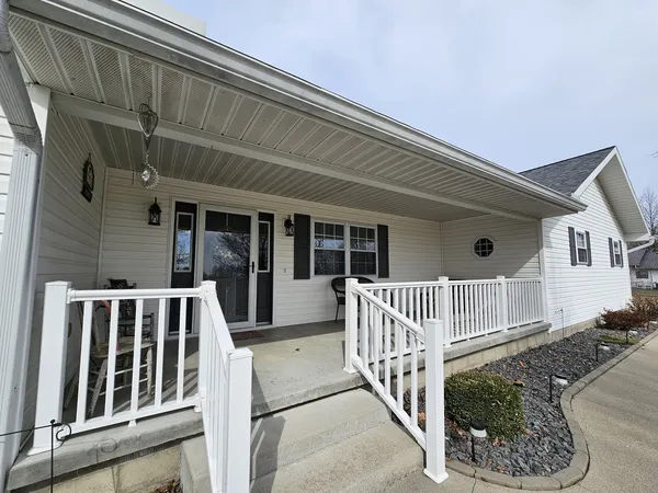 $285,000 | 204 Greenwalt Street, Wayne City, IL 62895