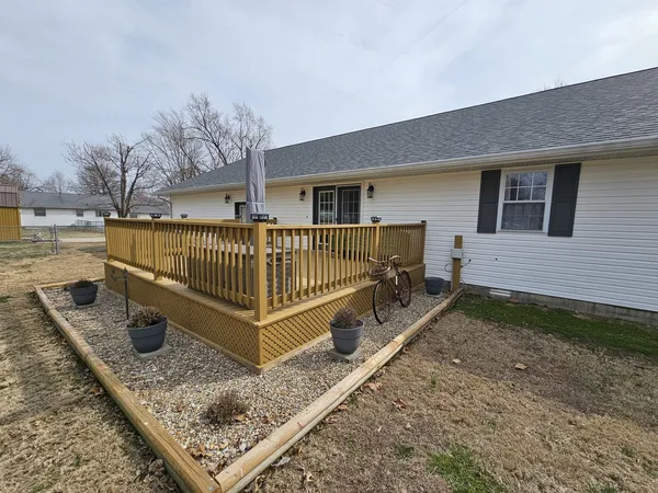 $285,000 | 204 Greenwalt Street, Wayne City, IL 62895