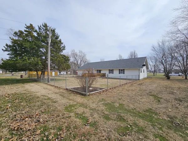 $285,000 | 204 Greenwalt Street, Wayne City, IL 62895