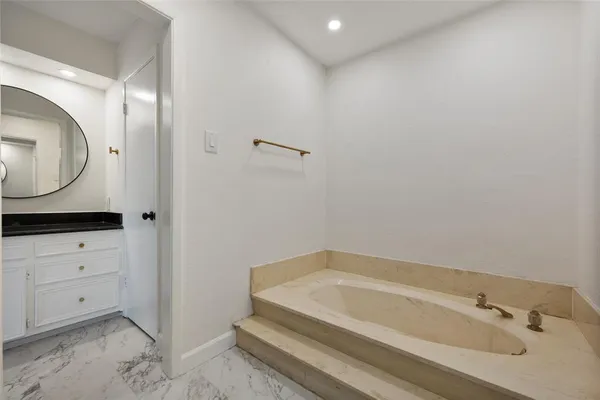 $2,900 | 701 Rocky Canyon Road, Arlington, TX 76012