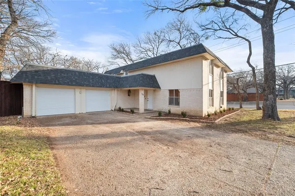$2,900 | 701 Rocky Canyon Road, Arlington, TX 76012