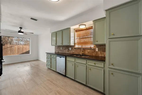 $2,900 | 701 Rocky Canyon Road, Arlington, TX 76012