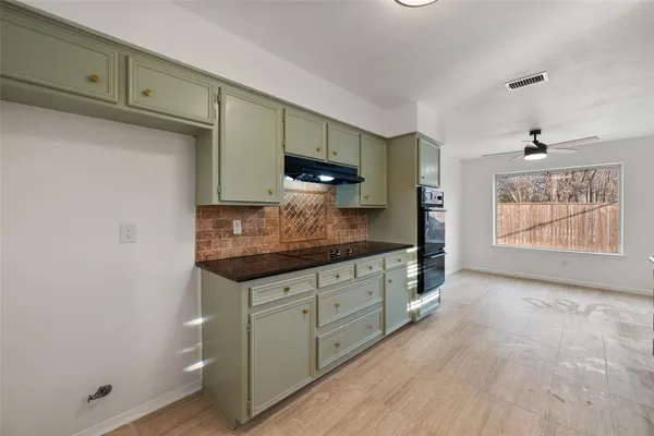 $2,900 | 701 Rocky Canyon Road, Arlington, TX 76012