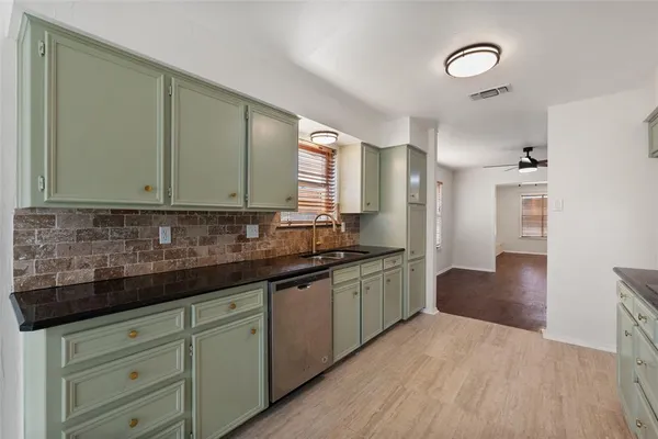 $2,900 | 701 Rocky Canyon Road, Arlington, TX 76012