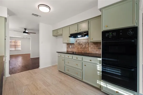 $2,900 | 701 Rocky Canyon Road, Arlington, TX 76012