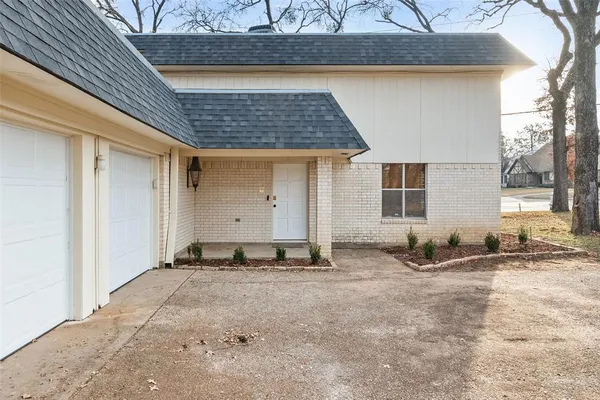$2,900 | 701 Rocky Canyon Road, Arlington, TX 76012