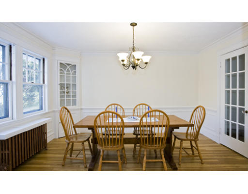 12-14 Stoneleigh Road Newton, MA 02465 - Photo 3 of 5