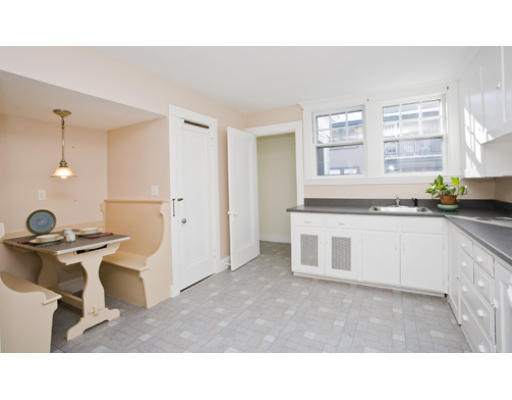 12-14 Stoneleigh Road Newton, MA 02465 - Photo 4 of 5