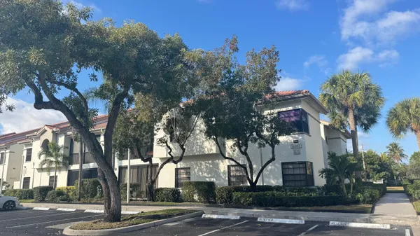 $2,000 | 5267 Europa Drive, Unit N, Boynton Beach, FL 33437