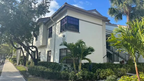 $2,000 | 5267 Europa Drive, Unit N, Boynton Beach, FL 33437