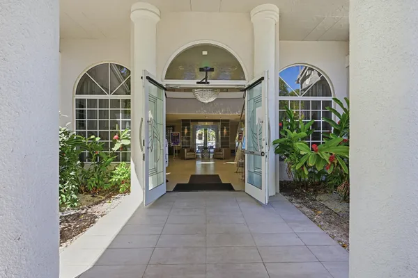 $2,000 | 5267 Europa Drive, Unit N, Boynton Beach, FL 33437