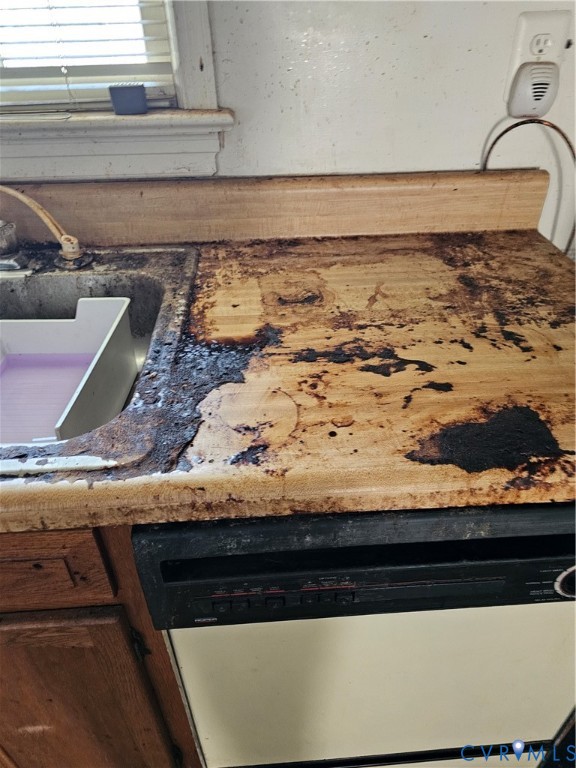 8996 Tameo Road Glen Allen, VA 23060 - Photo 23 of 45 a close view of sink and microwave
