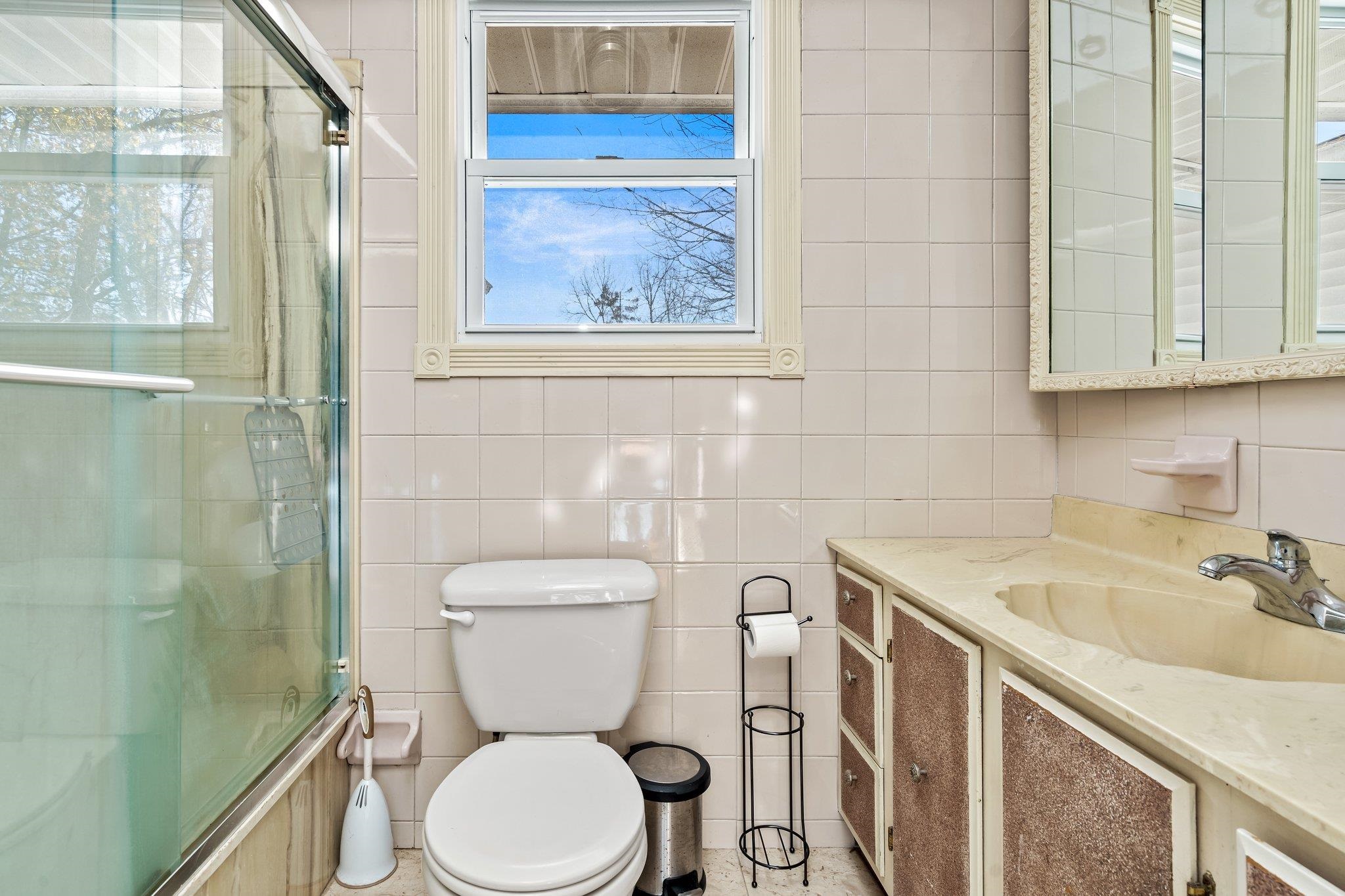 111 Kennard Road Manchester, NH 03104 - Photo 5 of 36 Gallery Image 5