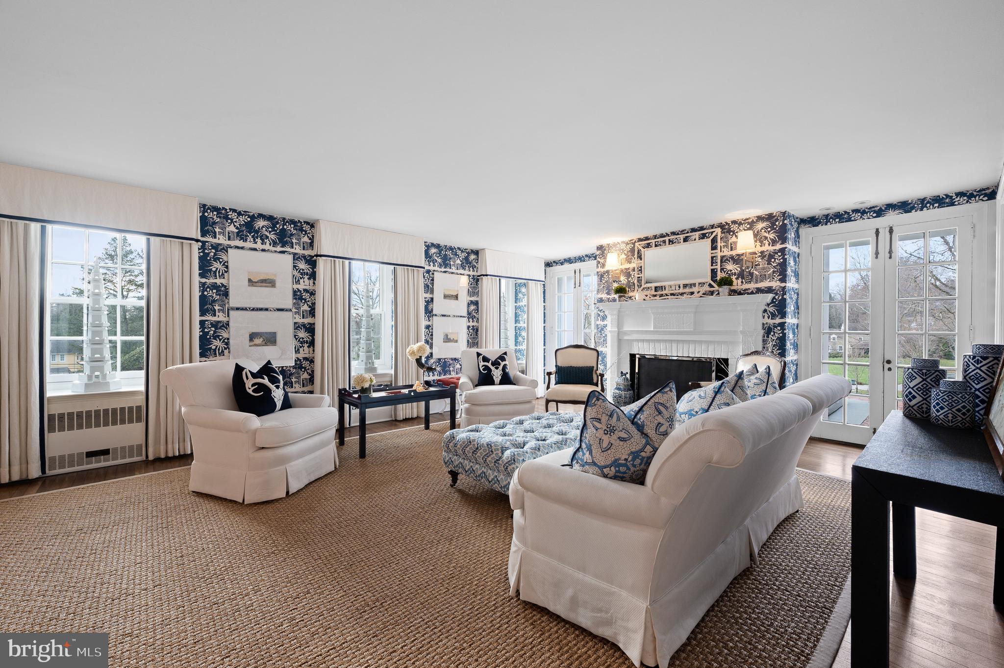 658 Brooke Road Wayne, PA 19087 - Photo 22 of 61 LIVING ROOM