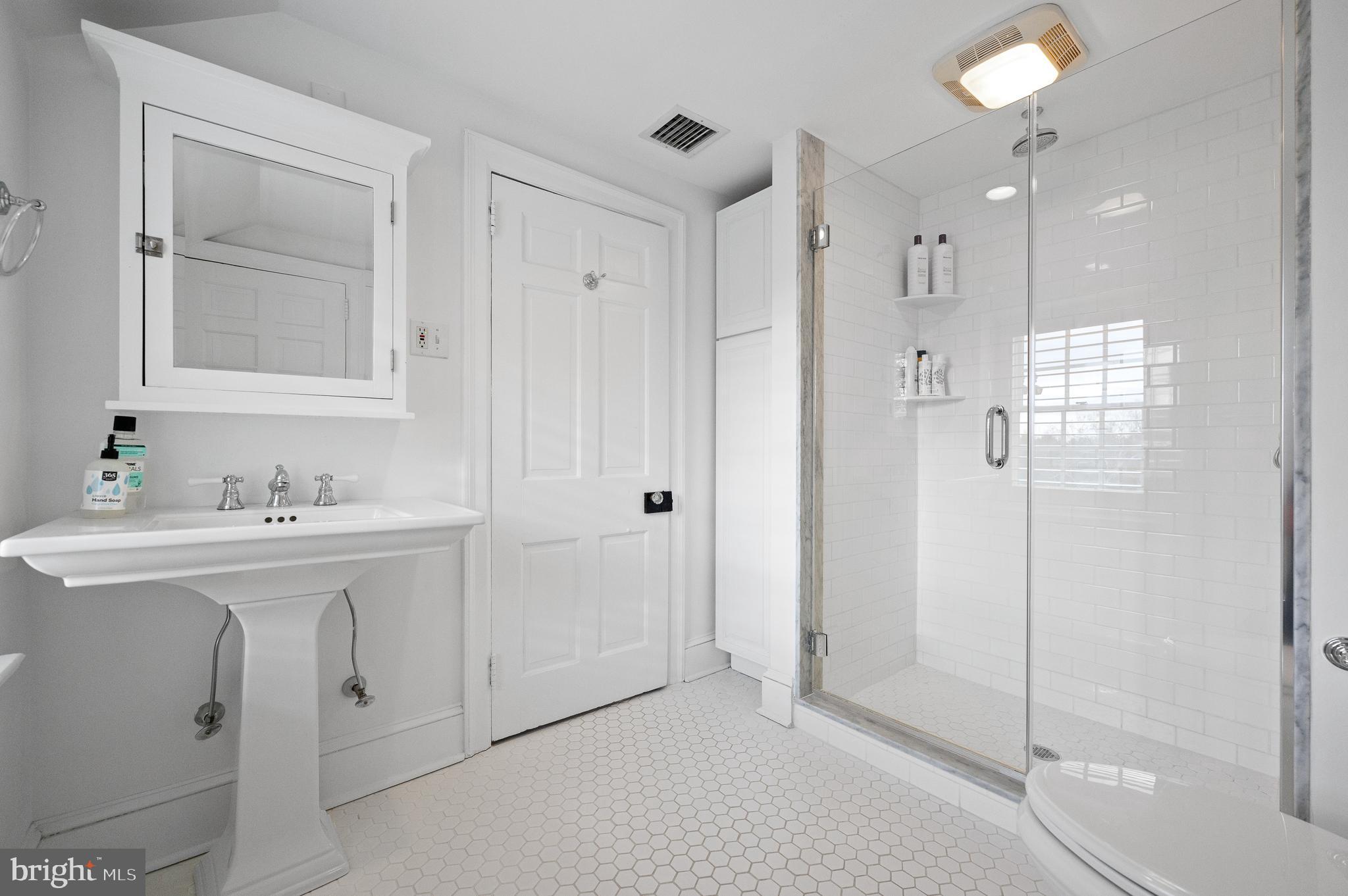 658 Brooke Road Wayne, PA 19087 - Photo 38 of 61 EN SUITE BATHROOM 4