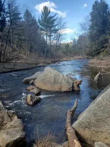 $3,200 | 609 South Main Street, Newport, NH 03773