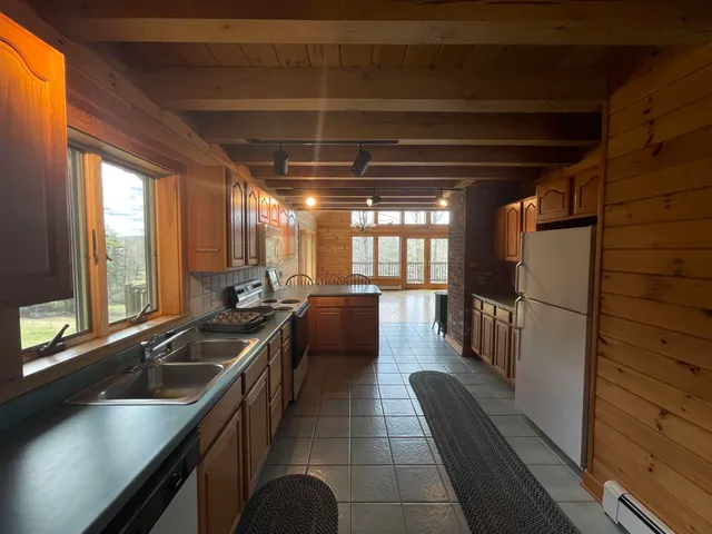 $3,200 | 609 South Main Street, Newport, NH 03773