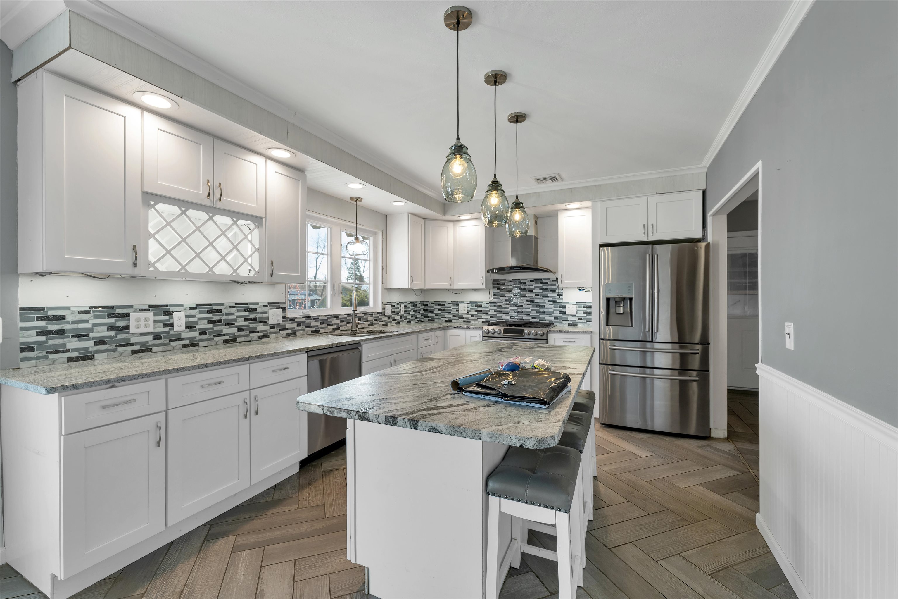 9 Dale Street Nashua, NH 03060 - Photo 4 of 40