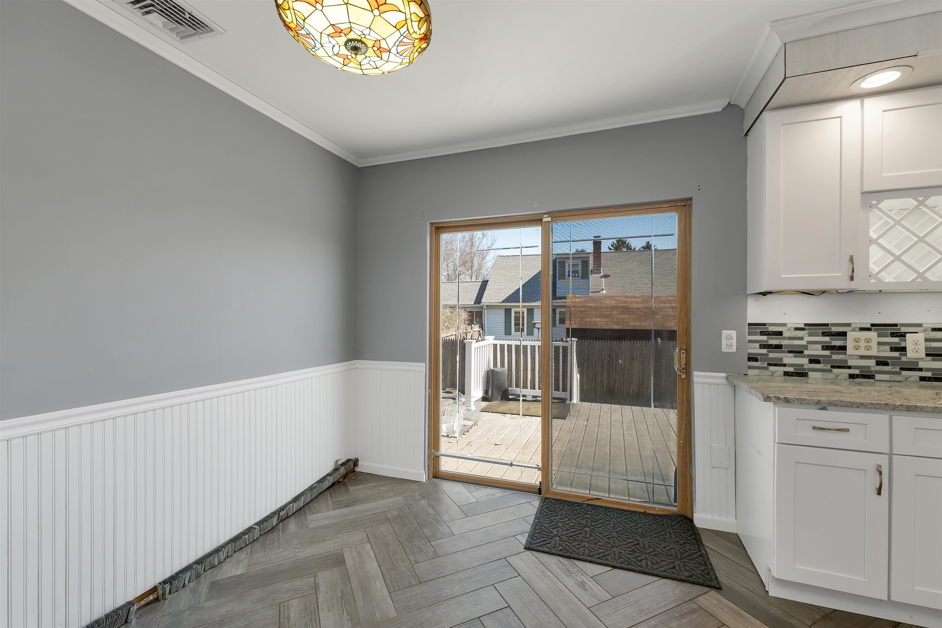 9 Dale Street Nashua, NH 03060 - Photo 10 of 40