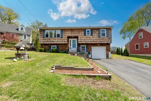 $405,000 | 17 Pleasant Street, New Milford, CT 06776
