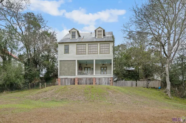 $869,000 | 11816 Ferdinand Street, St. Francisville, LA 70775