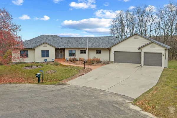 $829,900 | S4362 Fox Hill Circle, Baraboo, WI 53913