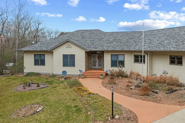 $849,900 | S4362 Fox Hill Circle, Baraboo, WI 53913