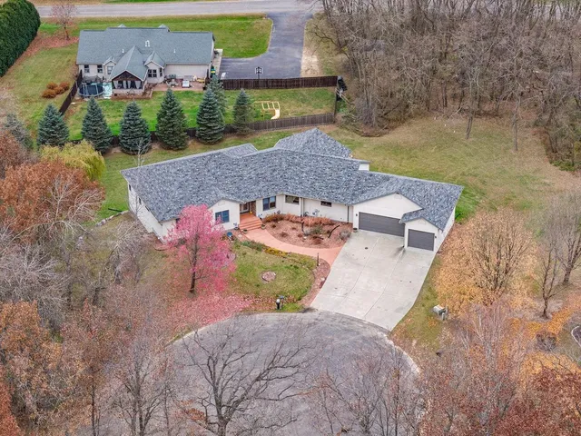 $849,900 | S4362 Fox Hill Circle, Baraboo, WI 53913