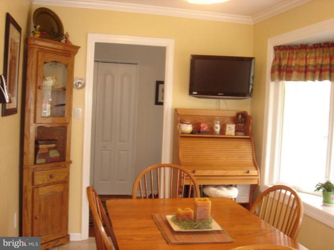 7404 Roxbury Avenue Manassas, VA 20109 - Photo 2 of 22 Breakfast Area