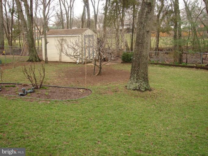 7404 Roxbury Avenue Manassas, VA 20109 - Photo 21 of 22 Back yard