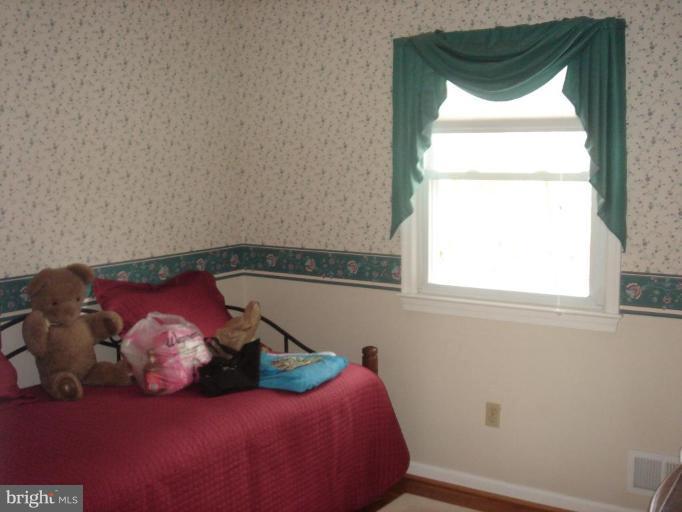 7404 Roxbury Avenue Manassas, VA 20109 - Photo 5 of 22 Bedroom #3