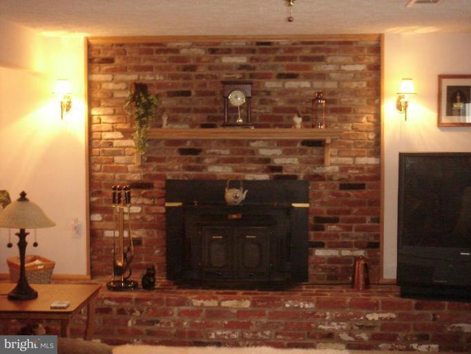 7404 Roxbury Avenue Manassas, VA 20109 - Photo 6 of 22 Fireplace