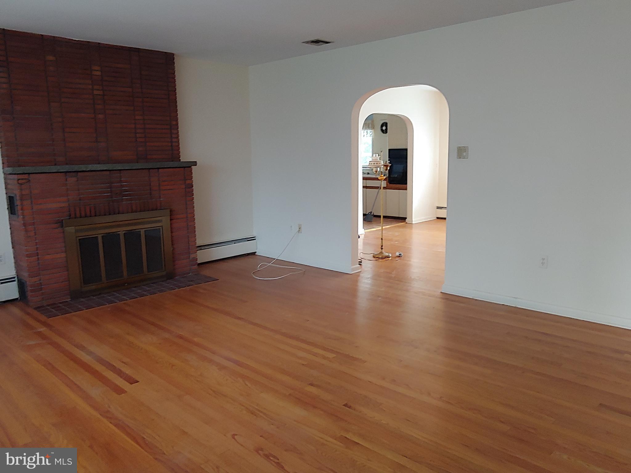 1128 Hagues Mill Road Ambler, PA 19002 - Photo 11 of 25 Living Room