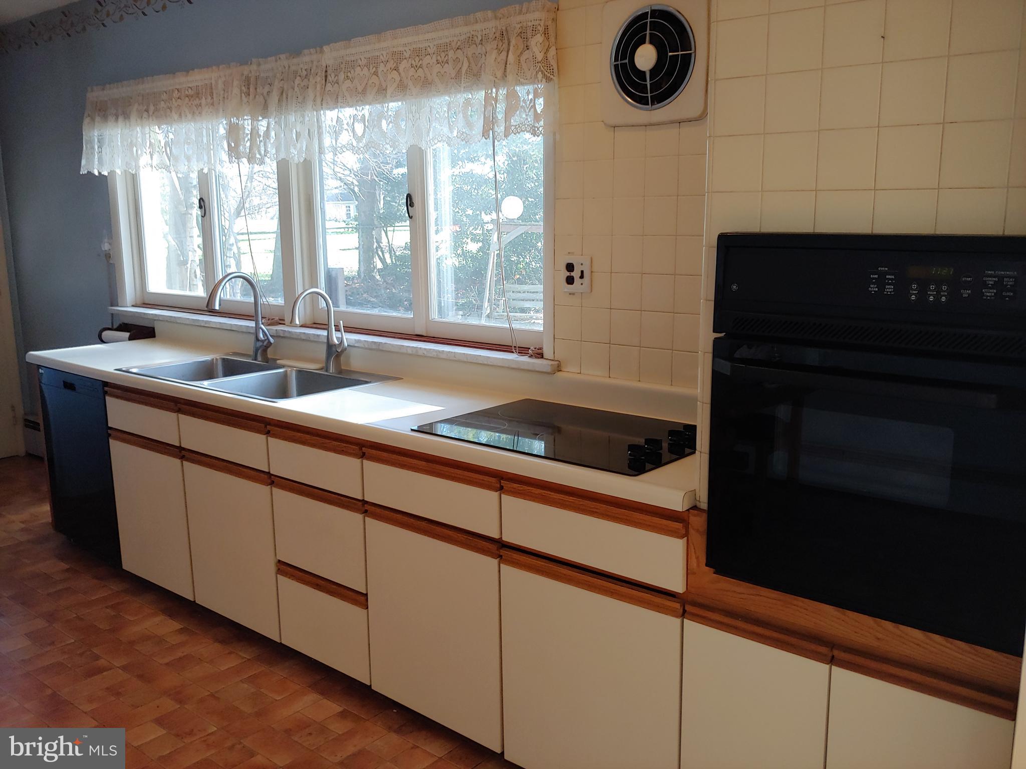 1128 Hagues Mill Road Ambler, PA 19002 - Photo 17 of 25 Kitchen w/double bowl sink