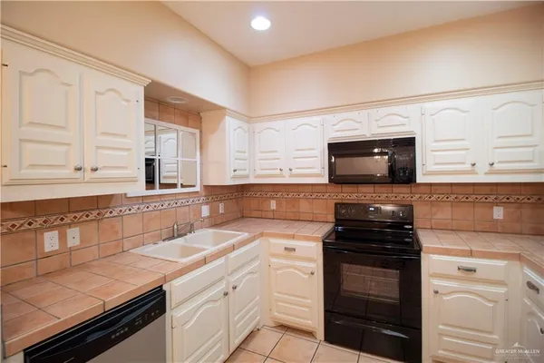 $1,950 | 113 East Yucca Avenue, McAllen, TX 78504