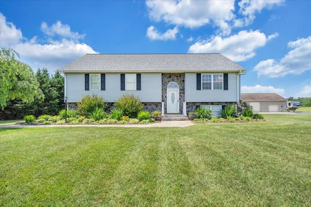 $382,500 | 2265 Meadors Spur Road, Moneta, VA 24121