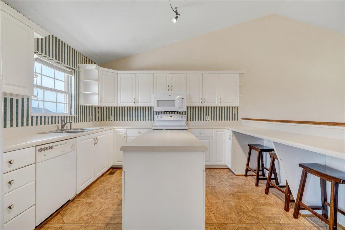 2265 Meadors Spur Road Moneta, VA 24121 - Photo 14 of 99 14-MIB05186